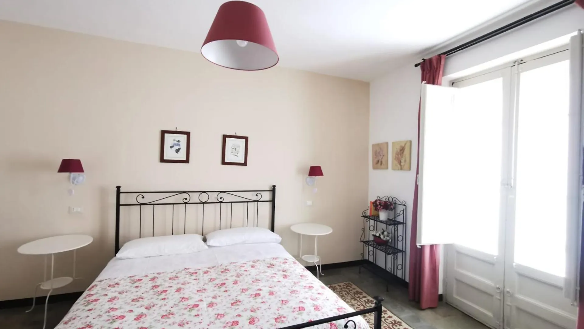 Una Scala Dal Centro Agrigento 0*,  Italy