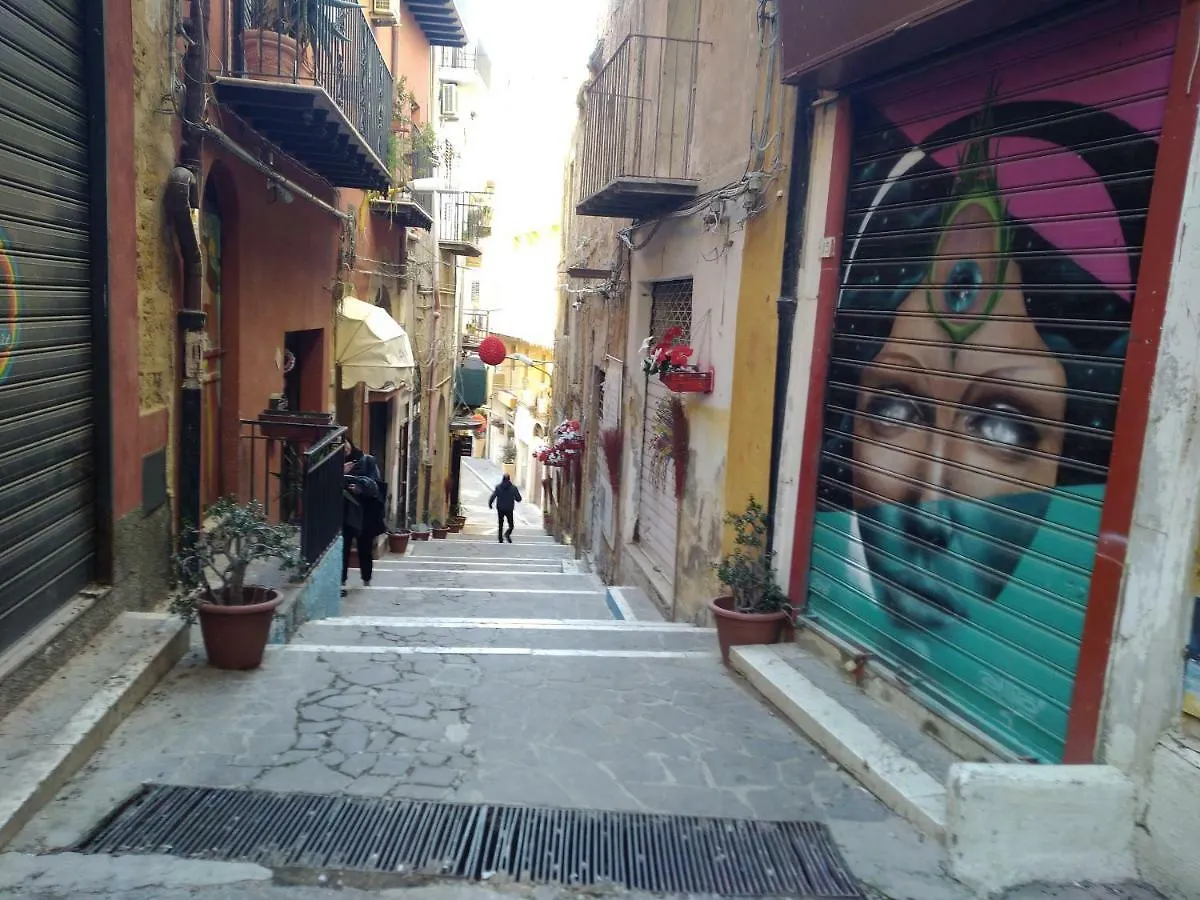 Una Scala Dal Centro Agrigento 0*,  Italy